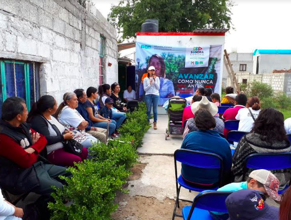 Promete Sandra Corona trabajar por educación virtual de los jóvenes